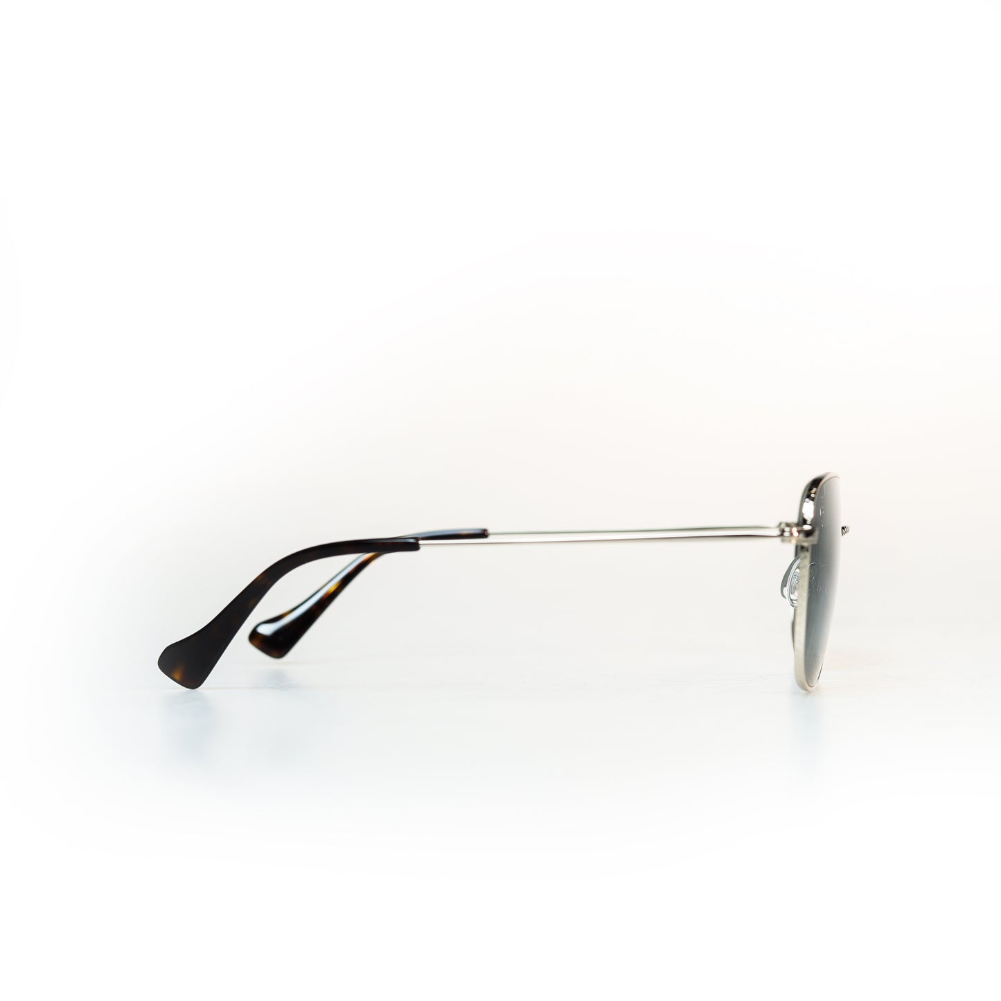 Airy luxury Metal Sunglasses | GMGeyewear GS83M1027