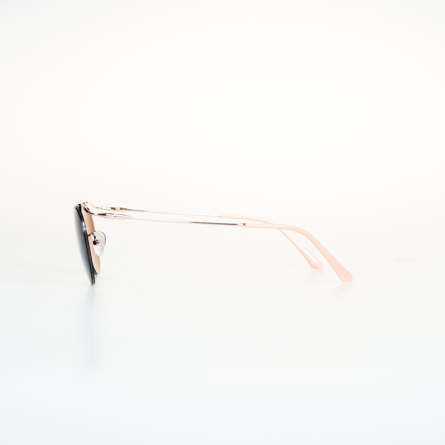 Simple Half Frame Oval Titanium Sunglasses | GMGeyewear Coquelicot2 GS83T1031