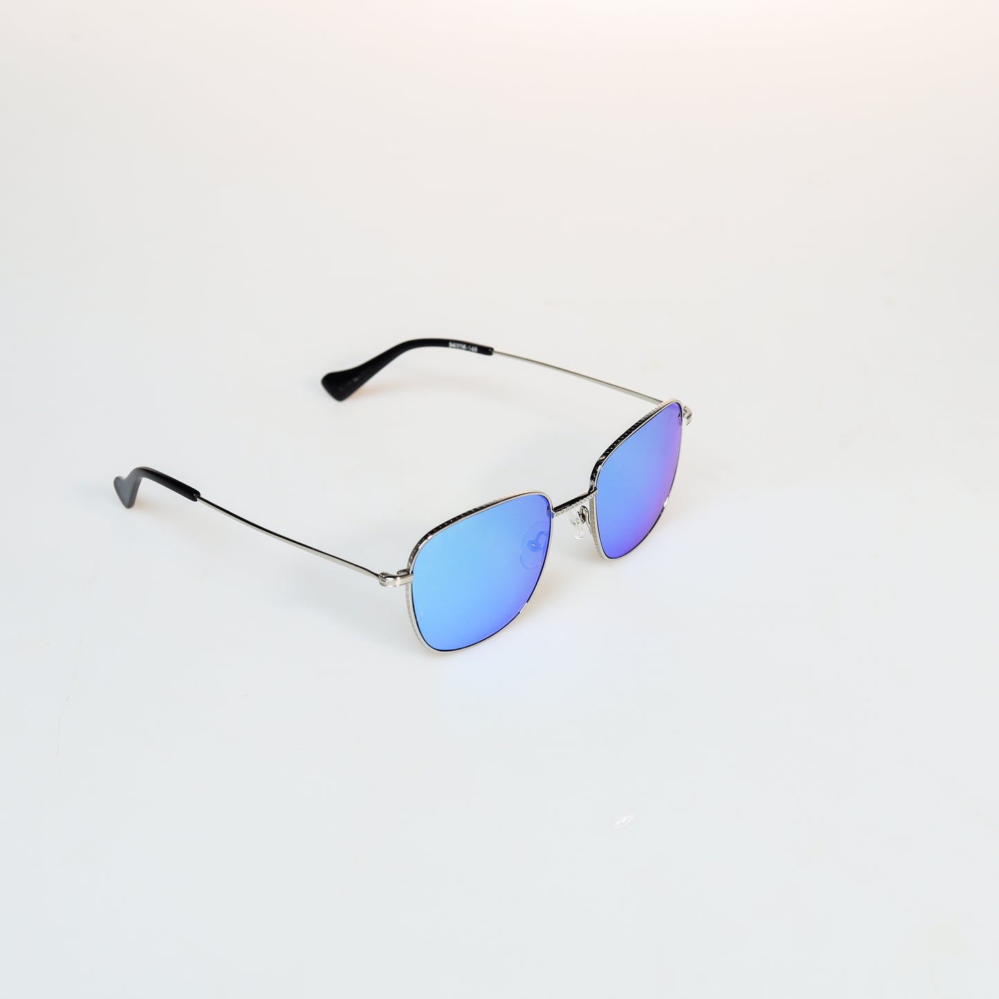 Airy luxury Metal Sunglasses | GMGeyewear GS83M1026
