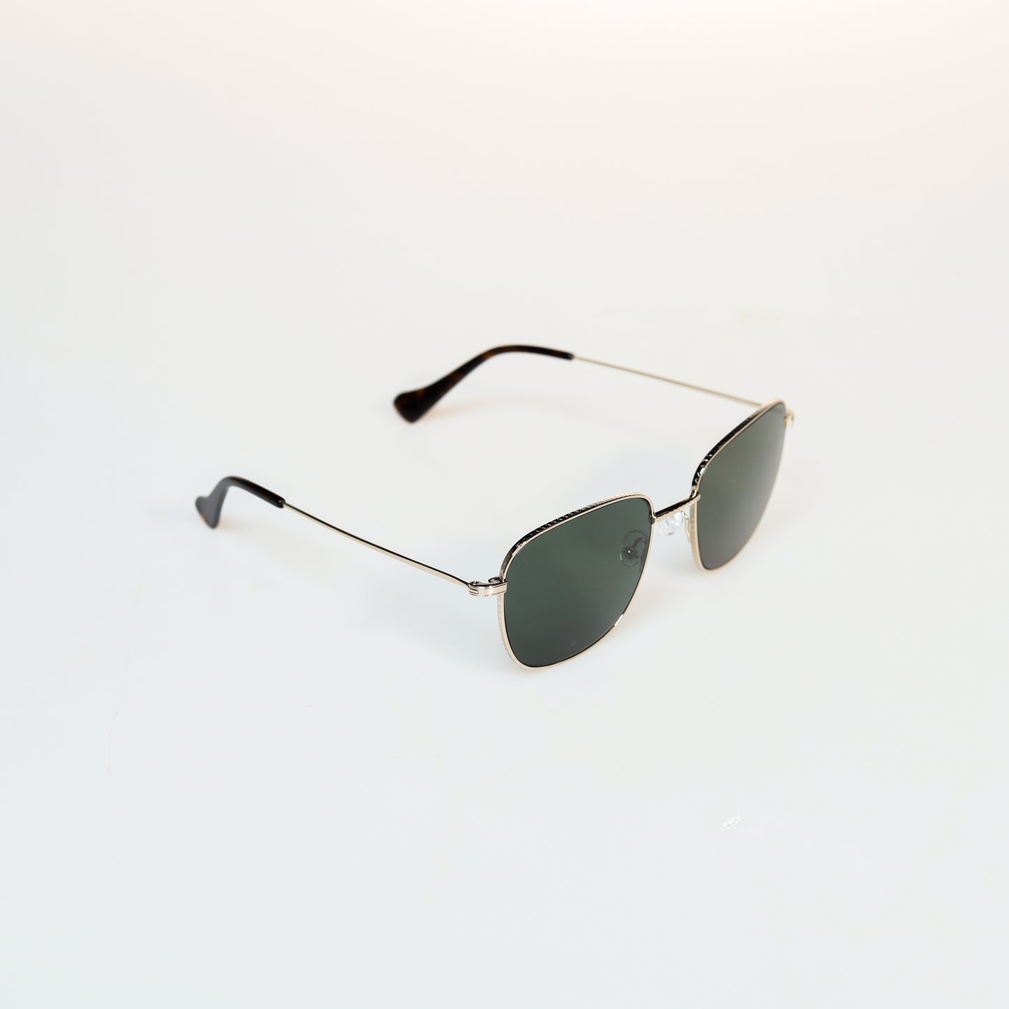 Airy luxury Metal Sunglasses | GMGeyewear GS83M1027