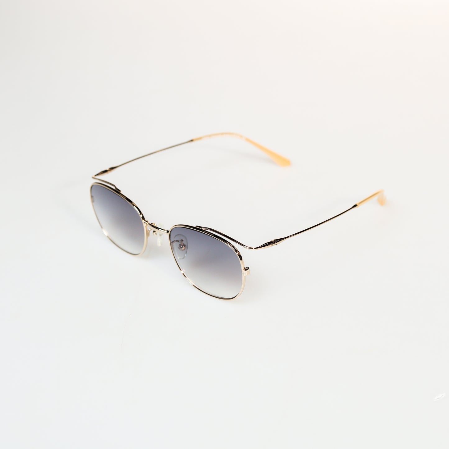Luxury Full Frame Square Titanium Sunglasses | GMGeyewear  Iris1 GS83T1033