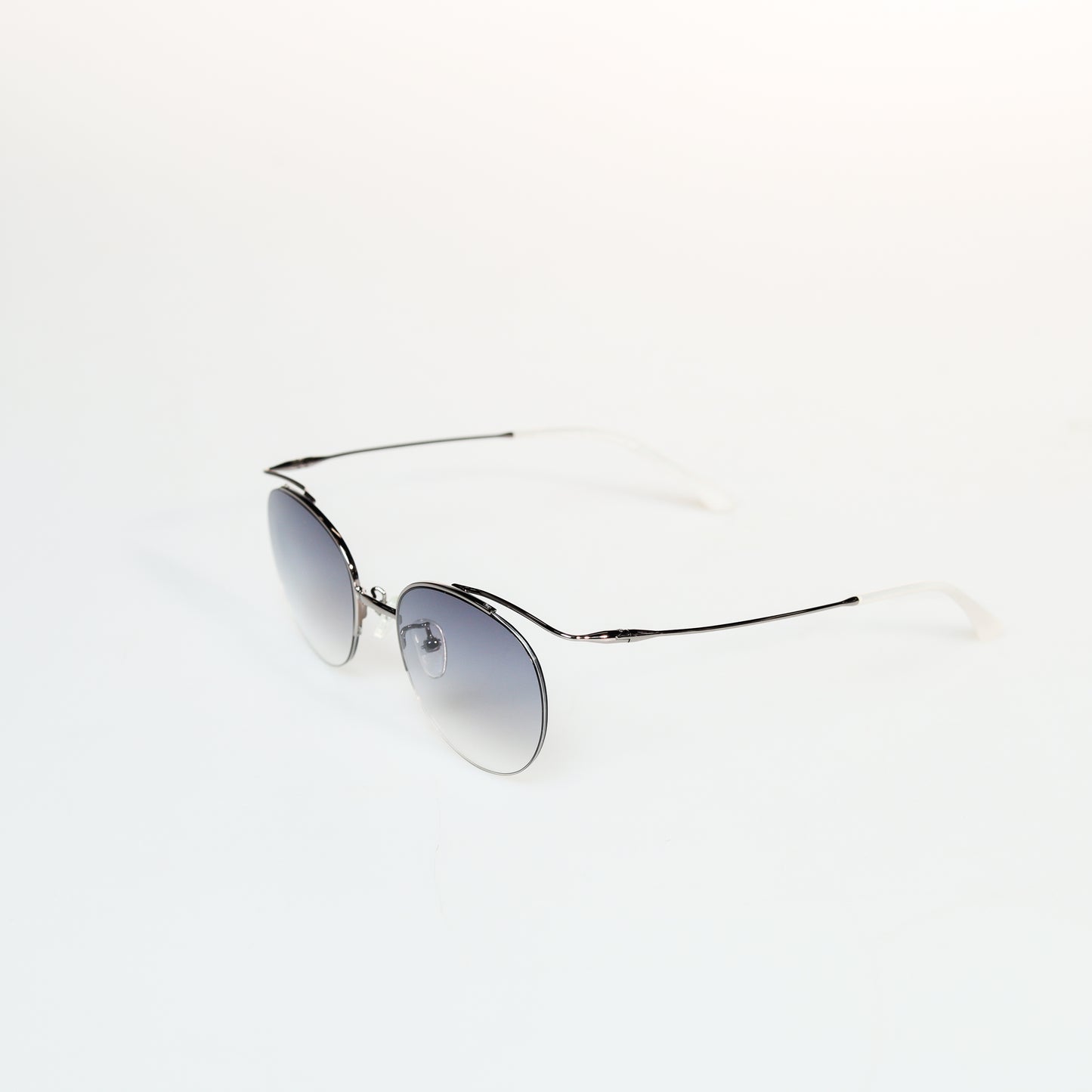 Simple Half Frame Oval Titanium Sunglasses | GMGeyewear Coquelicot2 GS83T1030