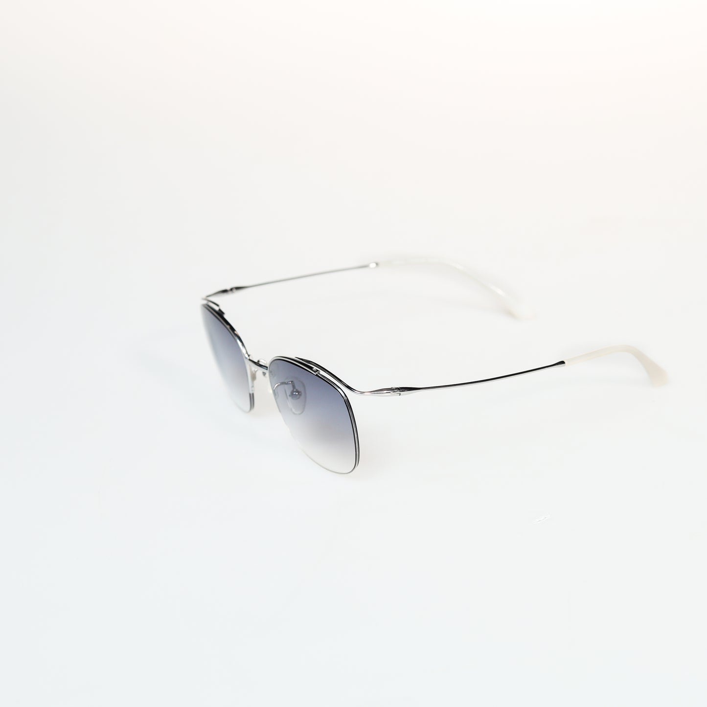 Simple Half Frame Square Titanium Sunglasses | GMGeyewear Iris 2 GS83T1036